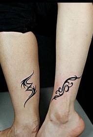 Модел на татуировка на татуировка с крака на двойка крака