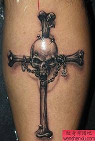 Tattoo show, preporučite križ na nogama, tetoviranje