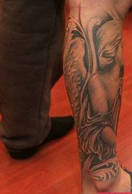 Fotografia e shfaqjes së tatuazhit rekomandoi një paketë model modeli tatuazhe të Virgin Mary