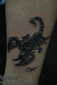 Klassinen komea jalka skorpioni-tatuointikuvio