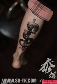 Nóż czarny wąż owinięty wzorem tatuażu