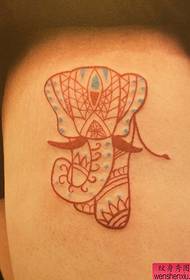 Tato tato, nyaranake pola tato gajah kanthi warna sikil
