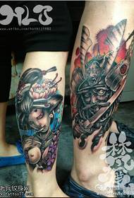 Ноги пара гейш самурай татуировки разделяются татуировки