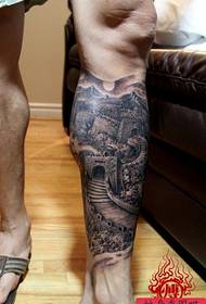 Красив модел на татуировка Great Wall за мъжки крака