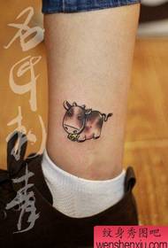 Patrún gleoite tattoo lao do chosa cailíní