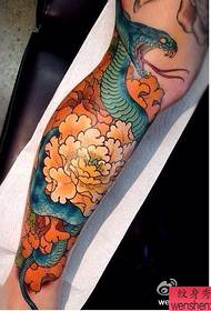 farebné tradičné pivonka had tetovanie