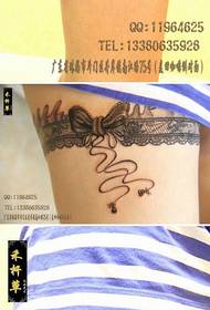 Beautifully popular lace tattoo pattern on girls' legs