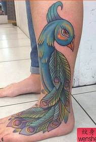 紋身秀，推荐一只腿色孔雀紋身