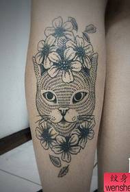 Woman's leg sting cat tattoo works are shared by the best tattoo club