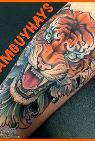 Color leg color tiger head tattoo work