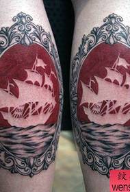 Popular popular sailing tattoos on the legs