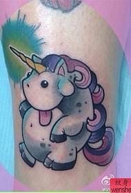Espectáculo de tatuajes, recomiende un trabajo de tatuaje de unicornio en la pierna