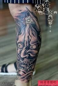 La tradicia kruro de la kruro similas al tatuaje.