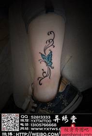 Kız favori bacak kelebek asma dövme deseni