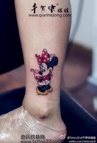 Modello di tatuaggio di gambe di bellezza carino mickey mouse