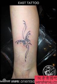 Nam crura puellae pulchrae formam butterfly tattoo