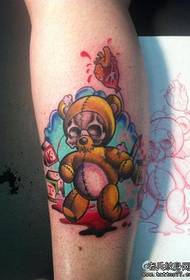 Klasični uzorak tetovaže medvjeda na nogama
