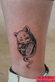 Legs cute and lovely lucky cat tattoo pattern