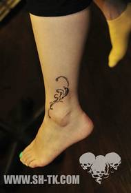 Љепоте за ноге прекрасне шарене боје узорака тетоваже лотоса