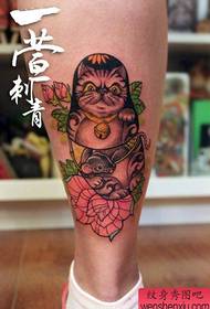 Popular cat cat tattoos on the legs