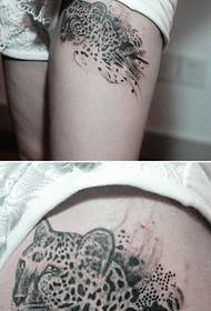 Класичний красивий леопардовий малюнок татуювання для ніг дівчат