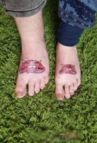 pecinta di punggung kaki dicat gambar tato bibir merah