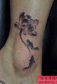 여자 발목 잉크 그림 오징어 연꽃 문신 패턴