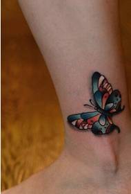 hermosa imagen de patrón de tatuaje de mariposa de color atractivo de moda de tobillo