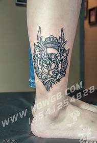 Tatuaje de ciervo na liña do nocello