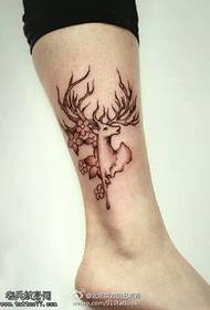 mokhoa o motle oa tattoo ea plum antelope