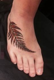 pintado no instep simple foto de tatuaxe de follas de arce