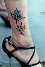 bloe Lotus Tattoo Muster op de Knöchel