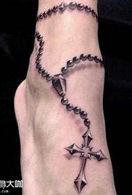 patrón de tatuaje de cadena cruzada de pie