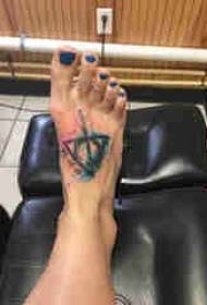 Geometrische tattoo meisje voet geometrische tattoo foto