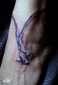 uzorak tetovaža lanaca za noge
