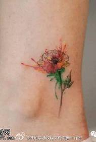 tatuagem de flor em aquarela no tornozelo