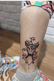 πόδι όμορφο όμορφο αξιαγάπητο εικόνα ελάφι τατουάζ εικόνα