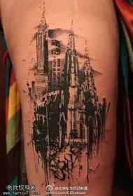 model de tatuaj arhitectural urban cu cerneală