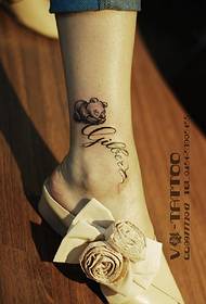 cute girl on the feet of the beautiful little bear English tattoo picture