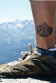 planinski uzorak tetovaža na gležnju