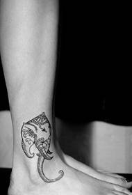 glīts potītes modes izskats, piemēram, tetovējuma modeļa attēls