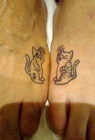 Couple tattooê heywanek Baile li ser wêneya tatîla pisîk a reş li ser instep
