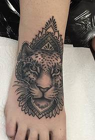 instep леопард црна сива тетоважа шема