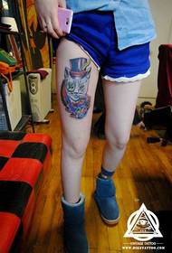 女生腿部流行时尚的猫咪纹身图案