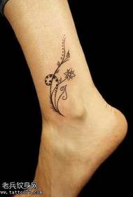 pēdas mazais totēma tetovējuma raksts