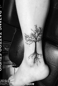 脚腕上的小树纹身图案