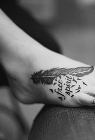 female instep feathers English alphabet tattoo pattern