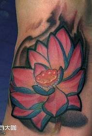 mtindo wa tattoo ya lotus ya miguu