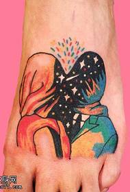 abstrakts figūras tetovējuma raksts uz pēdas