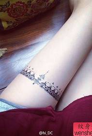 ขางามมองลายลูกไม้เซ็กซี่